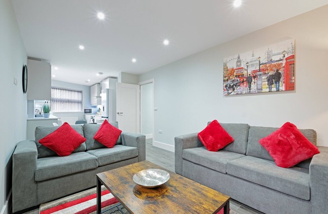04 - Crown Place 3 Bedroom Luxury Apartment