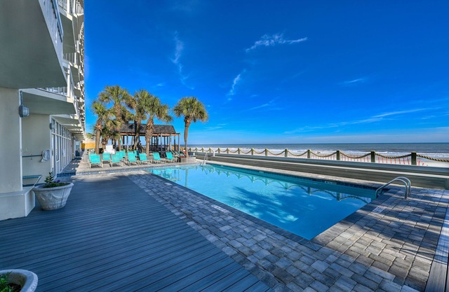 0401 Waters Edge Resort 3 Bedroom Condo by RedAwning