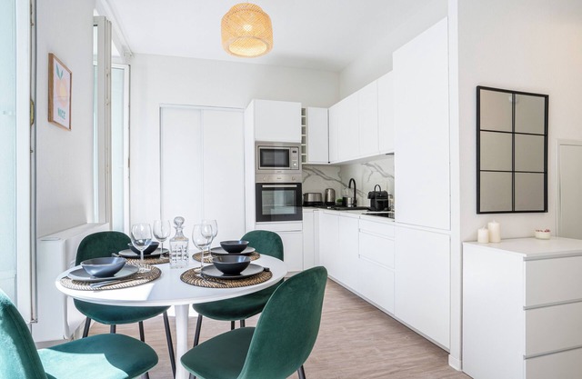 06BZ - Modern apartment in the heart of the port