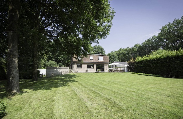 1,000 sqm / 11,000 sq ft of privacy in the woods near Bruges.