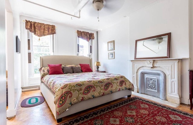 1 1/2 bedroom apartment just 4 minutes drive to Barclays Center Brooklyn