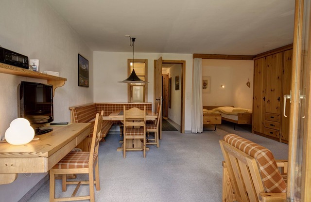 1 1/2-room flat with mountain view on the 5th floor
