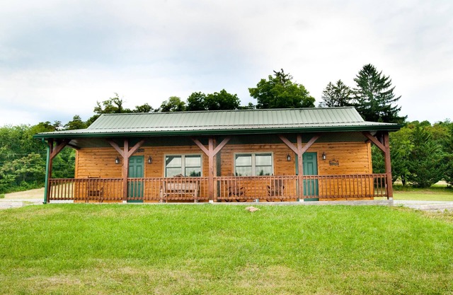 1/2 double cabin with king bed and single child sized pull-out sleep sofa (sleeps 2 adults & 1 child