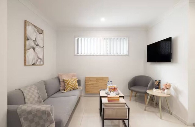 1 Bdr Apt! GST Credits! Kitchen! Parking! 235F1