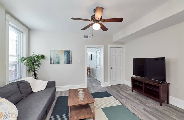 1 Bdrm Apt Forest park, CWE, & The Grove, -4930 A Wise FL2