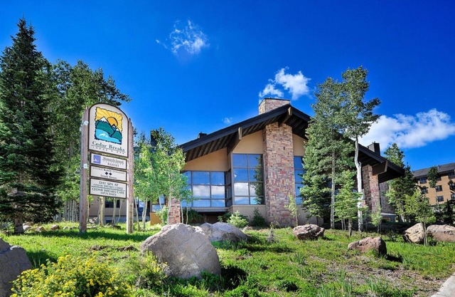 1 BDRM CONDO~ Cedar Breaks Lodge INDOOR POOL/SKIING/HIKING/TRAILS/GREAT LOCATION
