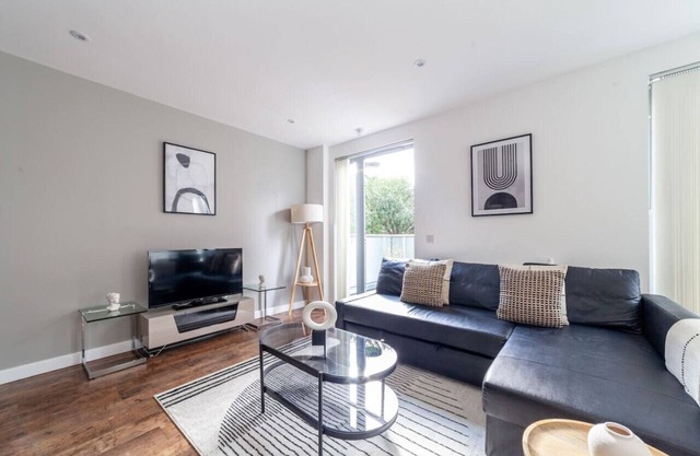 1 Bed Apartment in Poplar