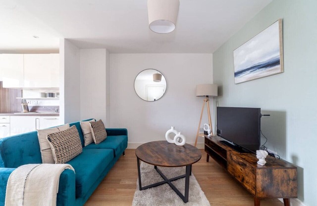1 Bed Apartment with Balcony in Bow