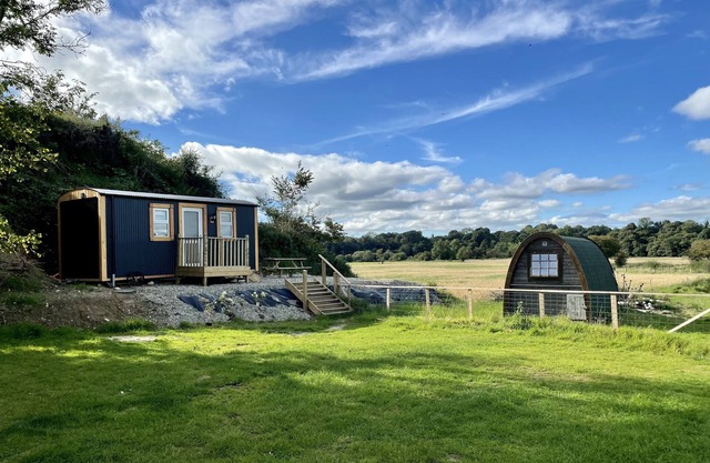 1 Bed Shepherds Hut-Sleeps 2-Free Parking-Mtn View