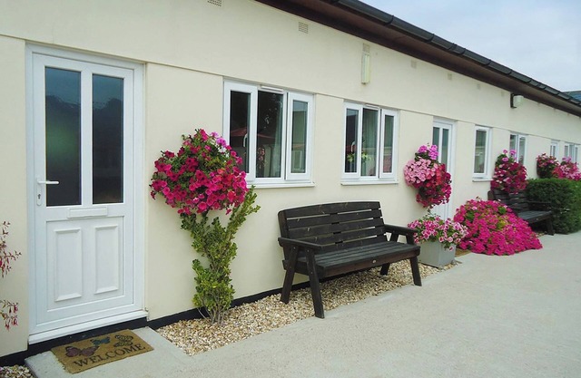 1 bedroom accommodation in Winterbourne, Steepleton