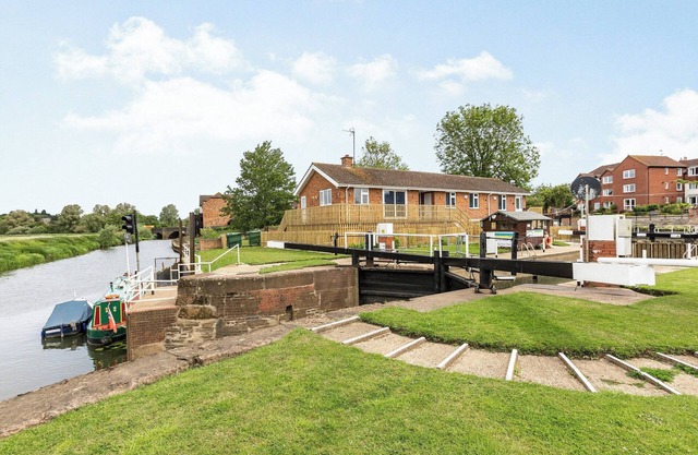 1 bedroom accommodation in Tewkesbury