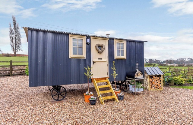 1 bedroom accommodation in South Hiendley, near Hemsworth