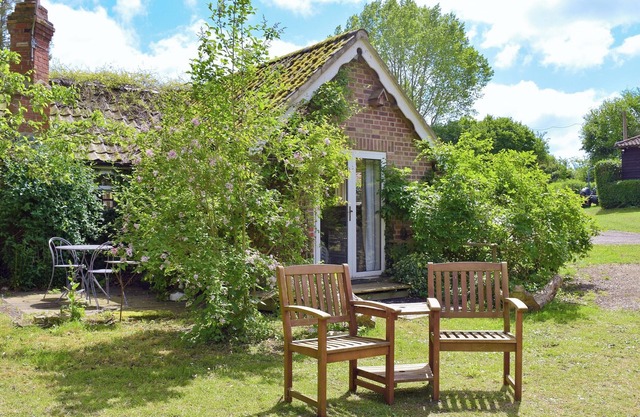 1 bedroom accommodation in Denton, near Bungay