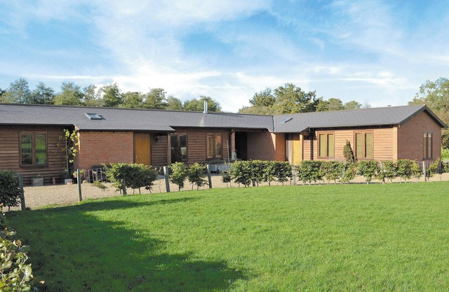 1 bedroom accommodation in Bearsted, near Maidstone
