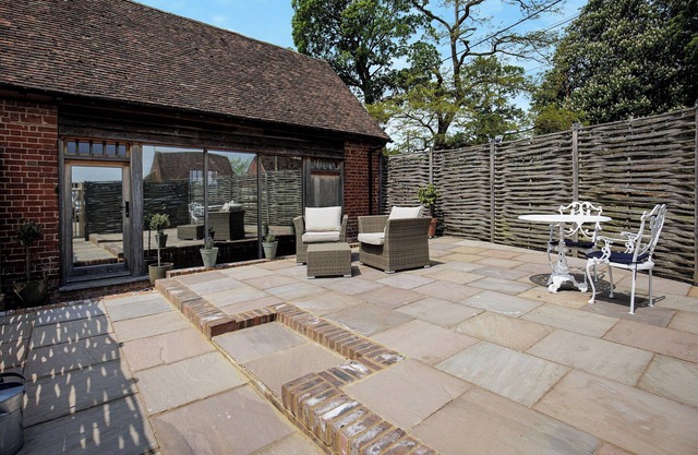 1 bedroom accommodation in Lenham, near Maidstone