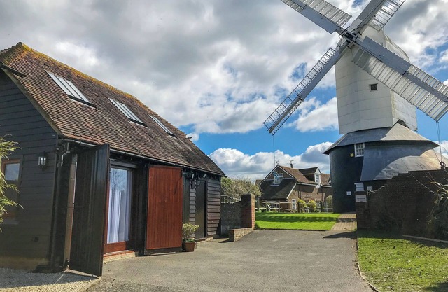 1 bedroom accommodation in Windmill Hill, near Hailsham