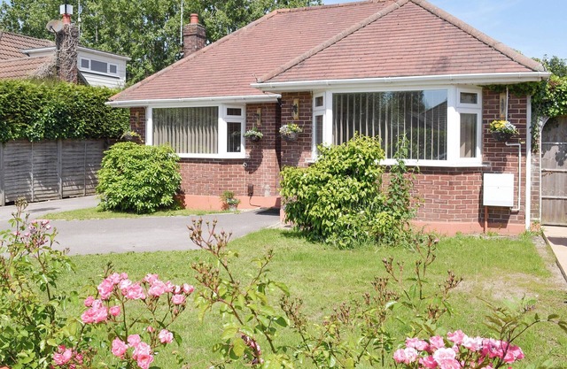 1 bedroom accommodation in Broadstone, near Bournemouth