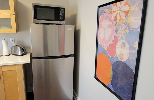 1 bedroom apartment in historic Danforth home