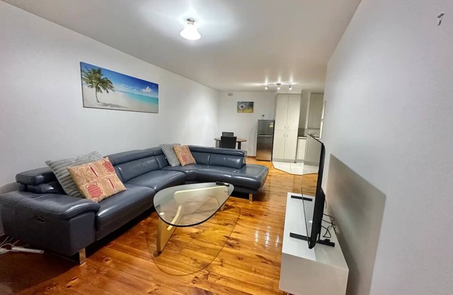 1 Bedroom CBD Apartment Queen Bed
