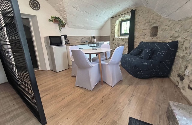 1 Bedroom Apartment in Rochefort-en-Valdaine