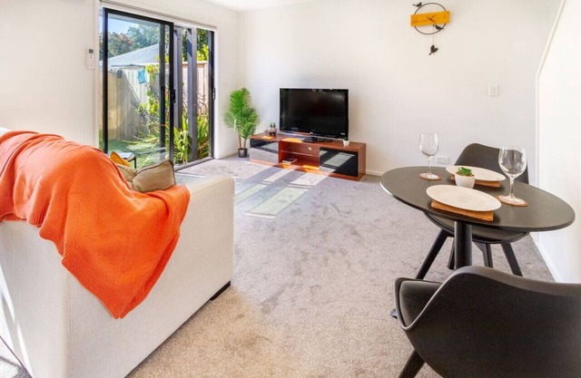 1 Bedroom Gem with Hagley Park at your Doorstep