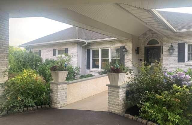 1-bedroom guesthouse with sunroom and gas fireplace on Bloom Farm in Doylestown