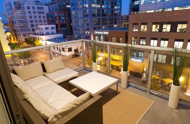 1 Bedroom High End Gaslamp Beauty. Convention Center Close!