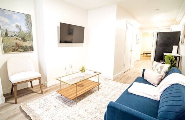 1 Bedroom in Jersey City. Easy Access to NYC