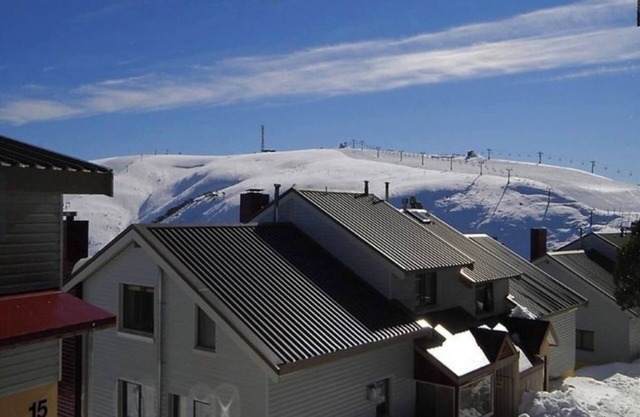 1 Bedroom Lawlers 24