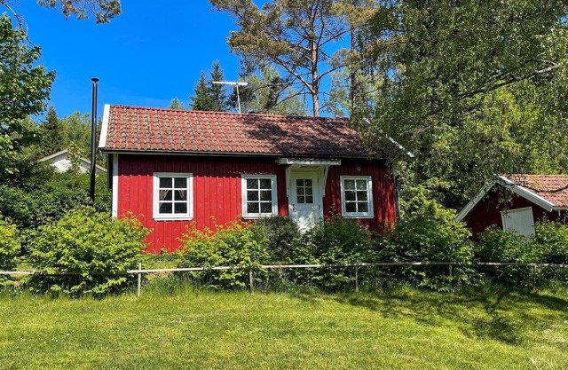 1 bedroom lovely home in äspered