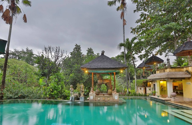 1 Bedroom private balcony near Ubud with views of the grounds and rice fields