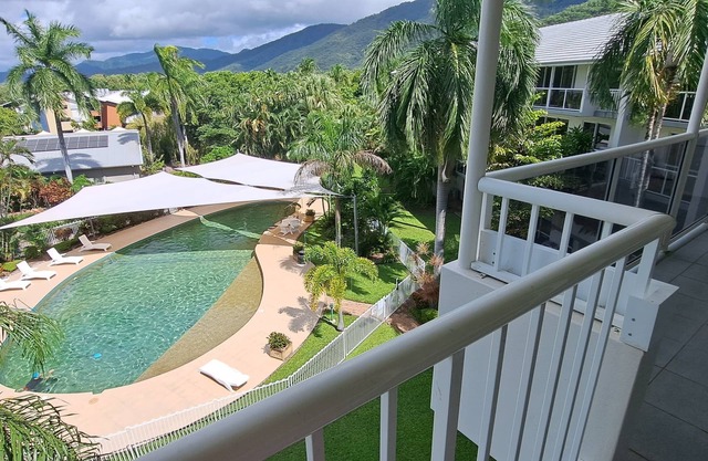 1 bedroom resort apartment pools Gym free health club top floor tropical views