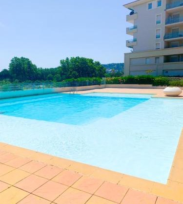 1 bedroom Sea view, swimming pool, beach on foot, parking