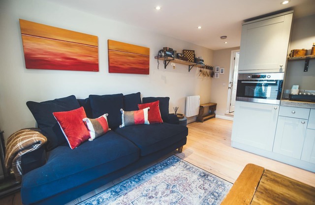 1-bedroomed self contained garden annexe with private courtyard & close to beach