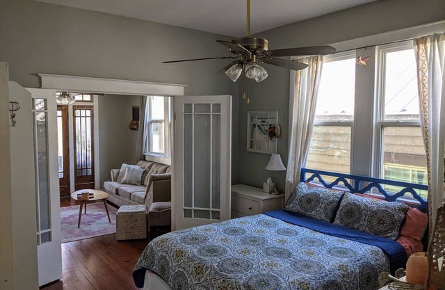 1 Block from Jazz Fest Entrance!