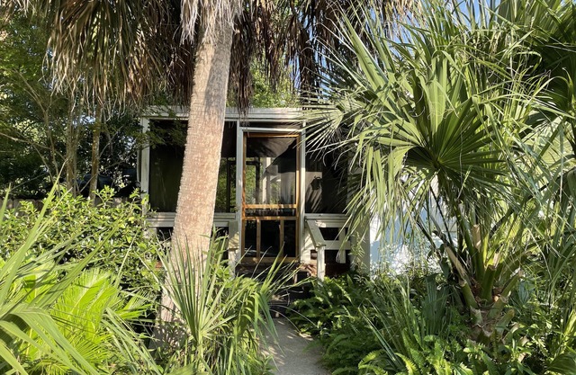 1 Block to Beach Cozy Boho West End Cottage