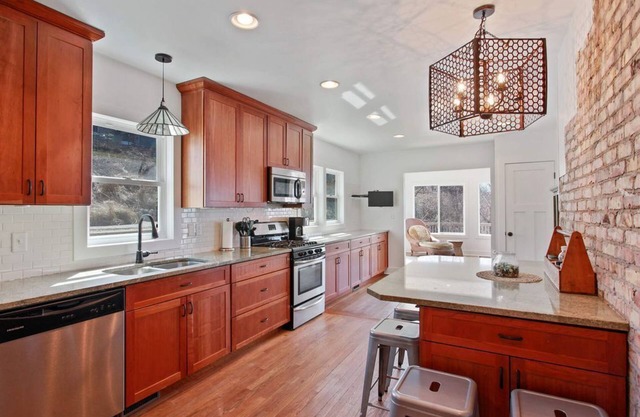 1 block to beach with Lake Views, Fire Pit & Room for 21. Spacious and Private