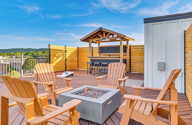 1 Block to Lake City Marina: Condo w/Rooftop Deck