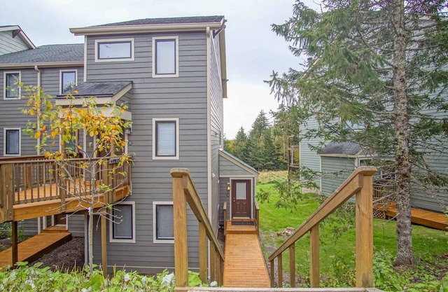 1 Br: Powderidge 30:Slope Side, Pet Friendly end unit on Shuttle Route