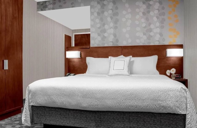 1 King Bed at Courtyard New York Manhattan! Onsite Dining!
