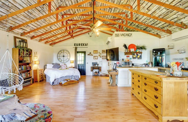 1 Mi to Downtown Eureka Springs: Studio Retreat