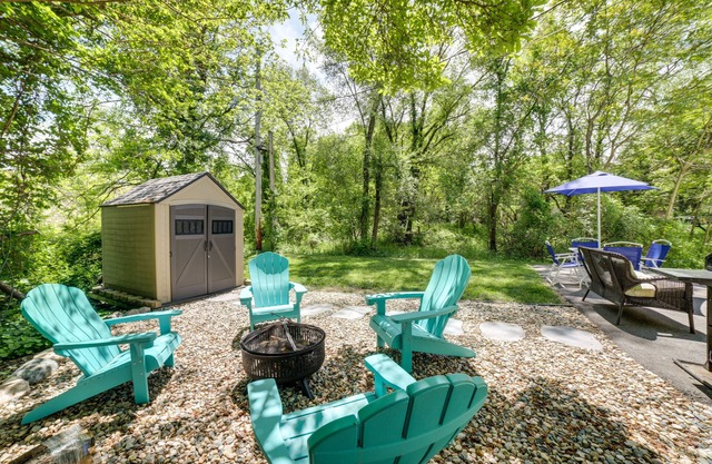 1 Mi to Indiana Dunes Nat'l Park: Home w/Patio!