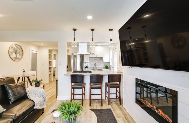 1 Mi to Marina & Bay: Modern Gem in Chula Vista