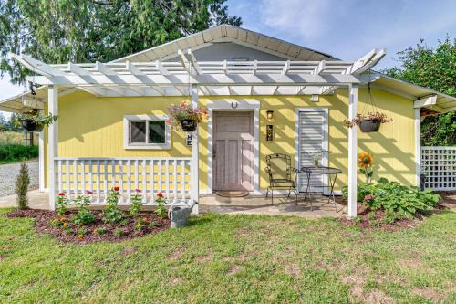 1 Mi to Mountain Loop Highway Cozy Home with Yard!