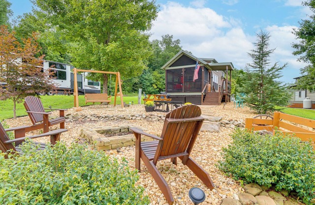1 Mi to Tank Town USA: Tiny Home w/Pool Access!