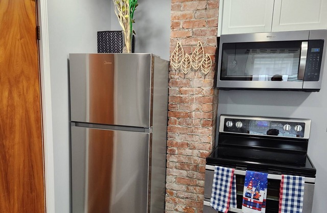 1 Mile for All-Star Village, walking distance to restaurants, bus stop at curb