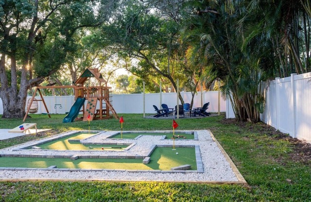 1 Mile to Honeymoon Island ~Pool ~Putt Putt