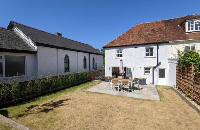 1 Rainbow Villa, Westbourne - sleeps 5 guests in 3 bedrooms