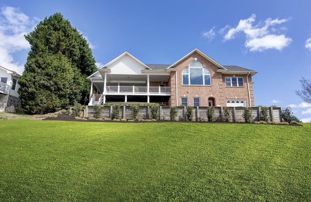 #1 Rated Vacation Home w/Deep Water on the Main Channel
