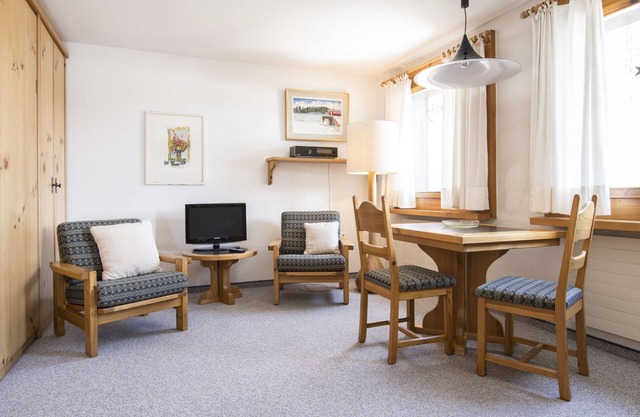 1-room flat with lake view on the 5th floor